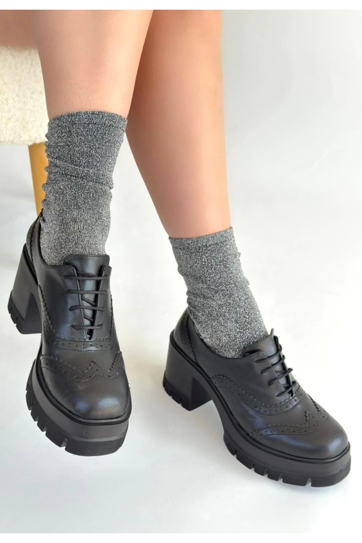 Tiwer Siyah Cilt Dolgu Topuk Ayakkabı