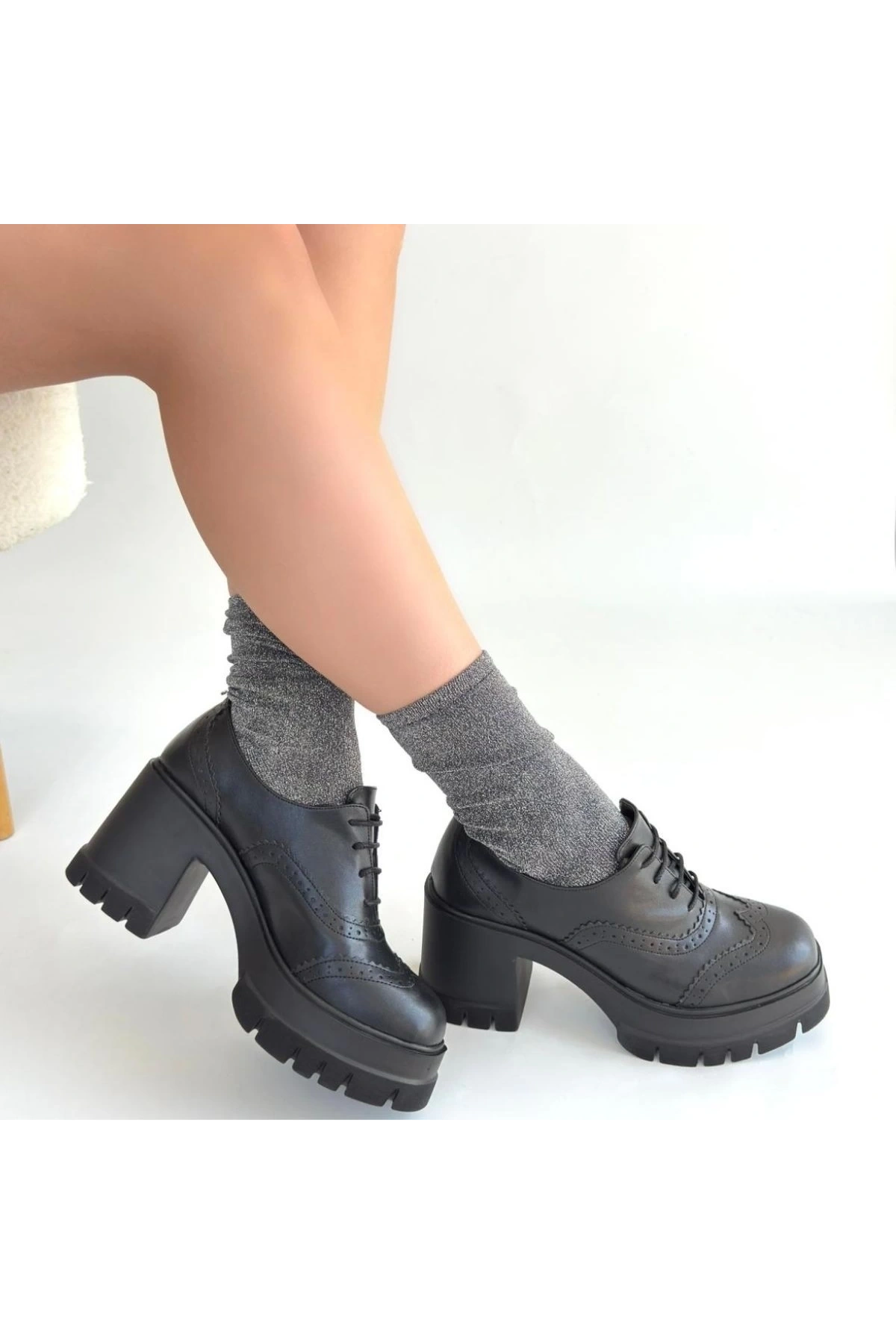 Tiwer Siyah Cilt Dolgu Topuk Ayakkabı