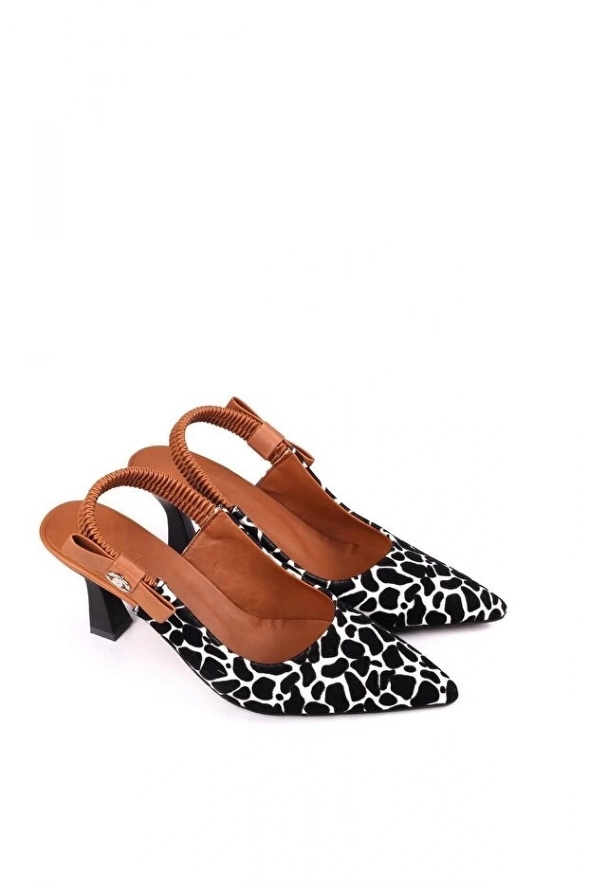 Toran Beyaz Rugan Siyah Süet Detaylı Topuklu Ayakkabı