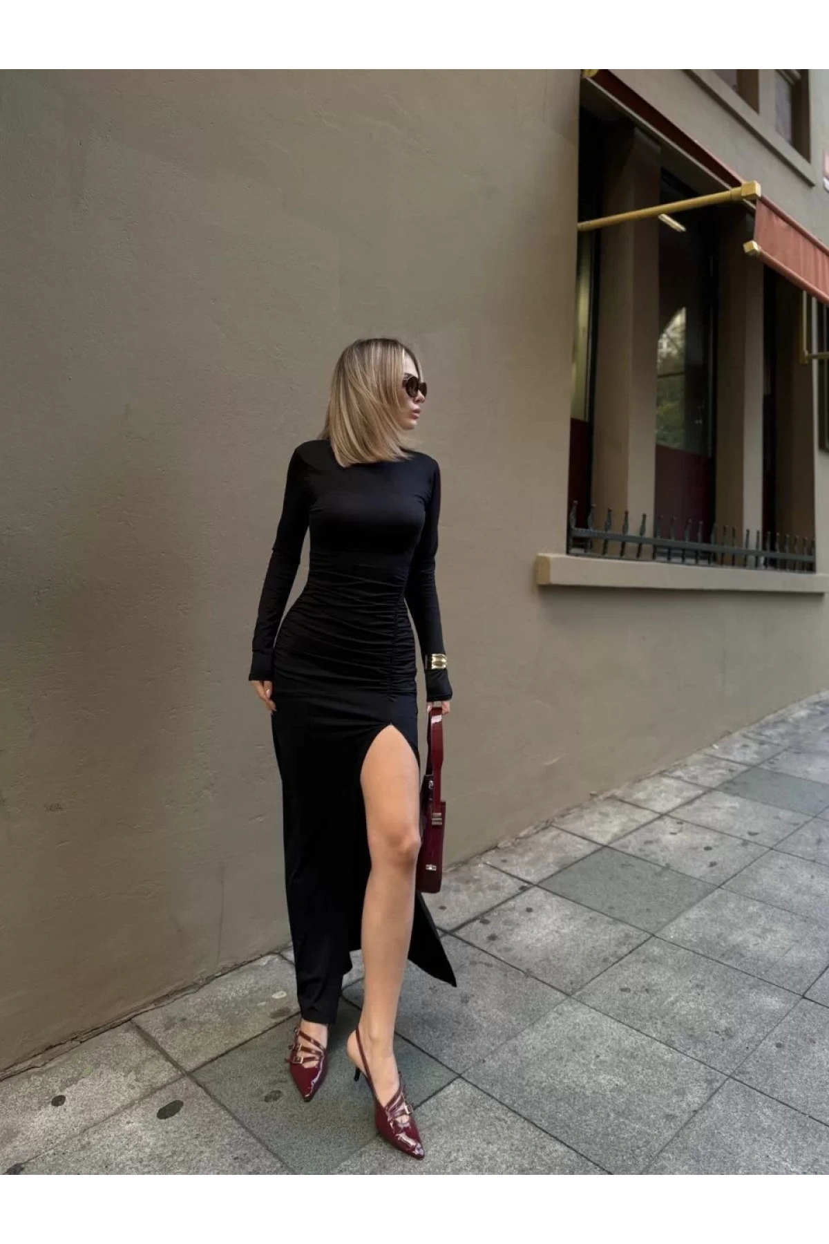 Uzun Kollu Yırtmaçlı Drapeli Uzun Elbise - Siyah