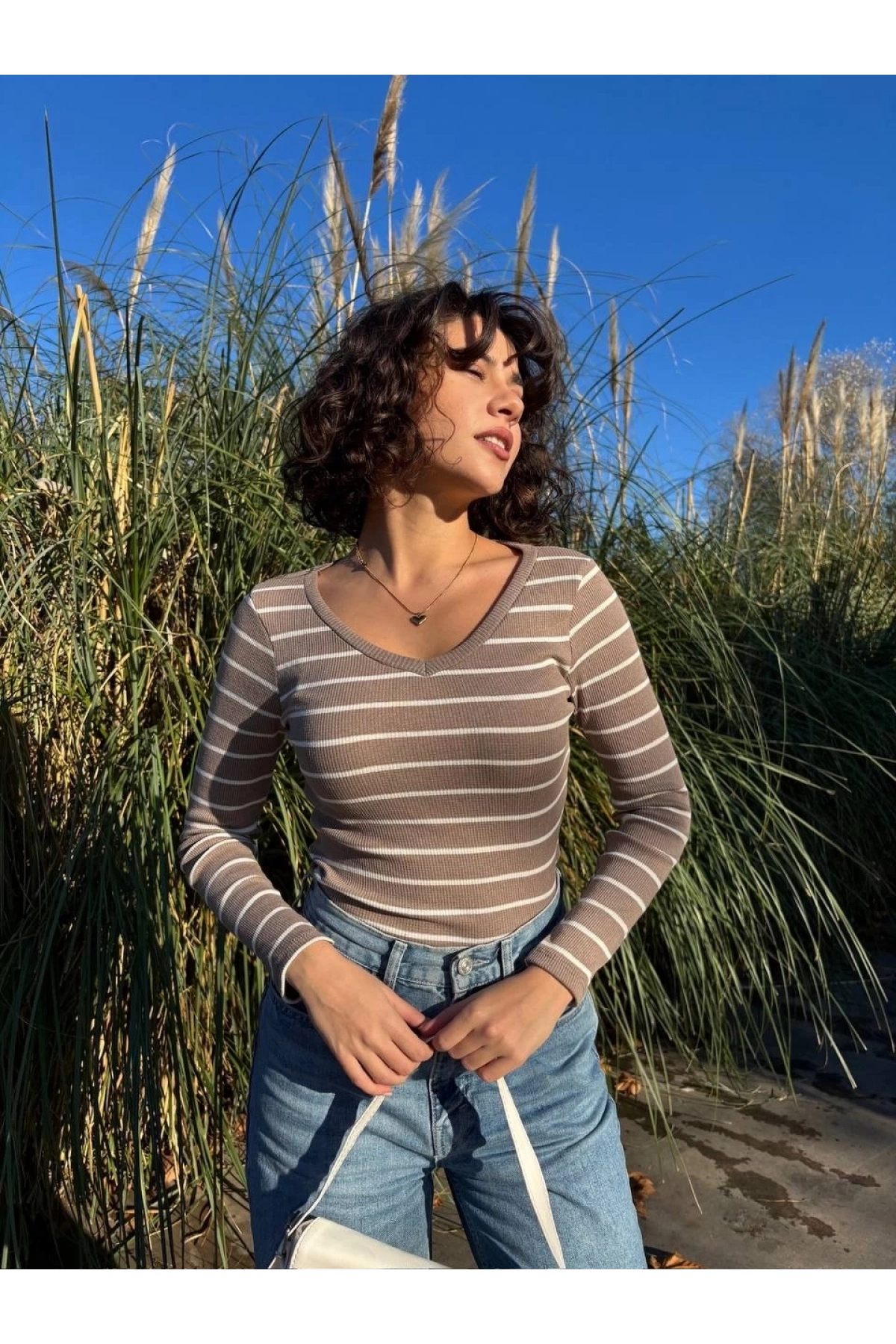 V yaka çizgili bluz bej A3699