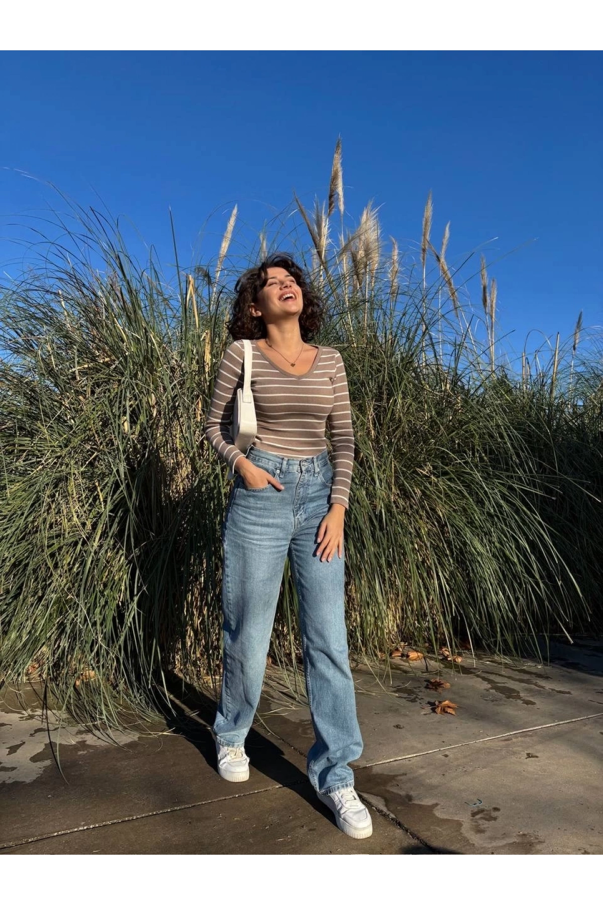 V yaka çizgili bluz bej A3699