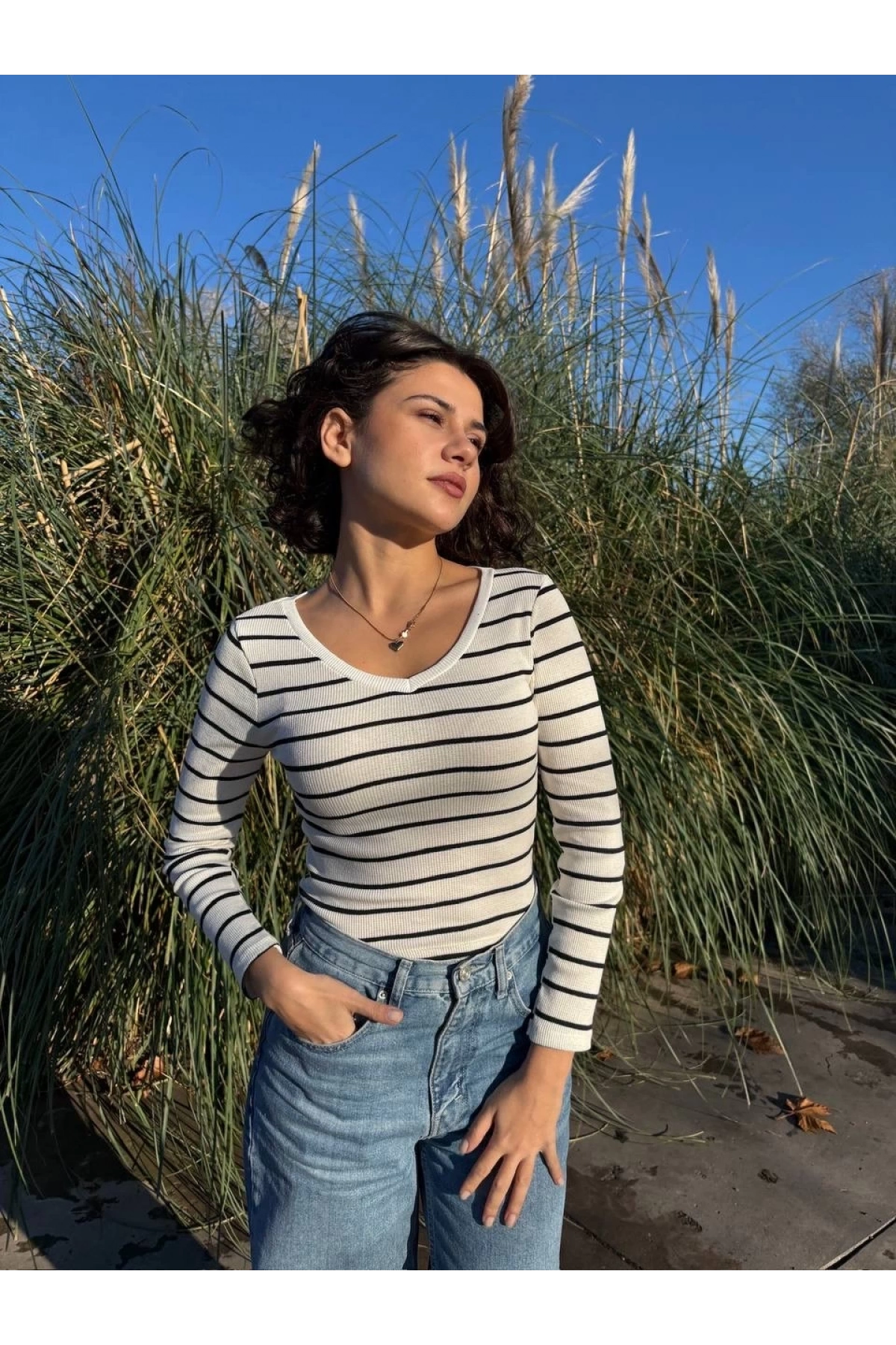 V yaka çizgili bluz beyaz A3699