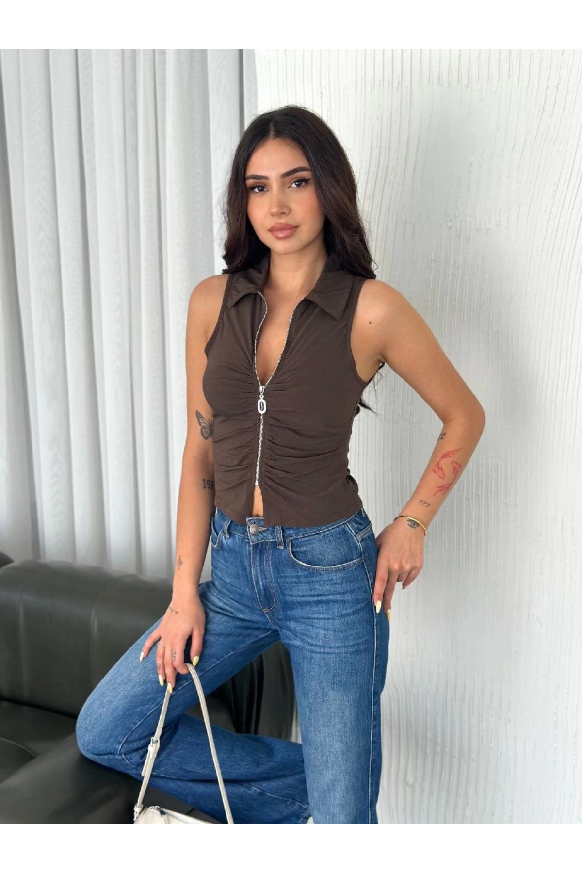 Yakalı Tam Fermuarlı Kolsuz Bluz - Kahverengi