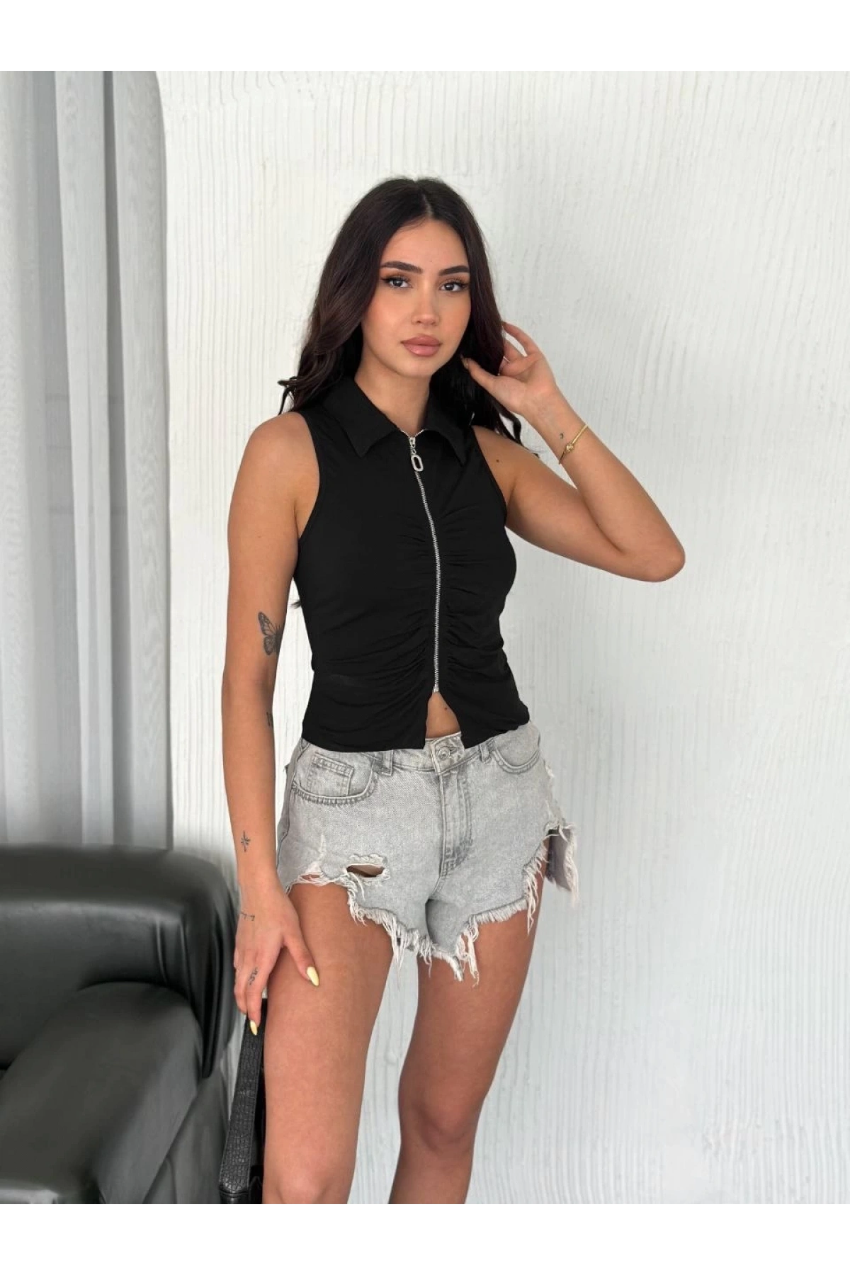 Yakalı Tam Fermuarlı Kolsuz Bluz - Siyah