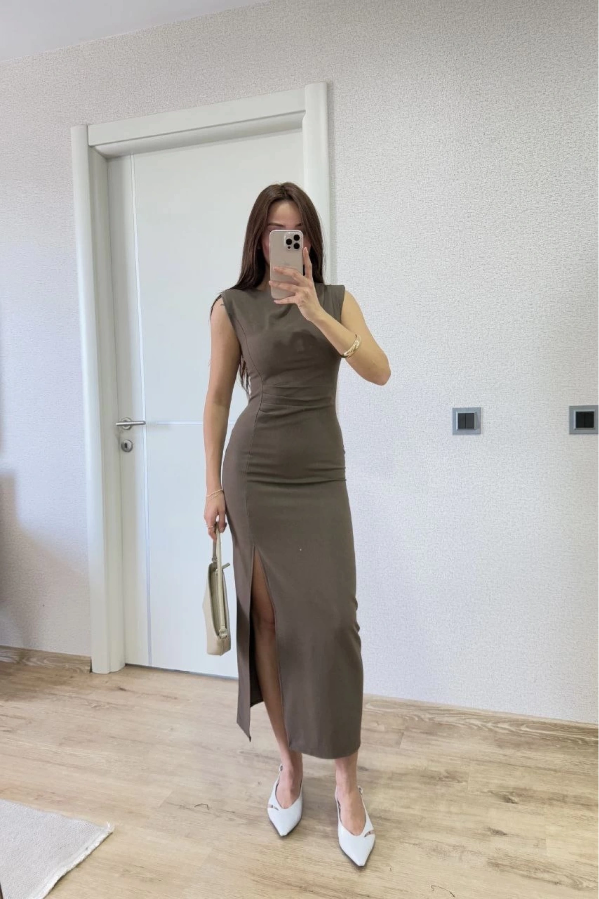 Yırtmaç Detaylı Sırtlı Kapalı Yandan Derin Yırtmaç Detaylı Kolsuz Elbise - Antrasit