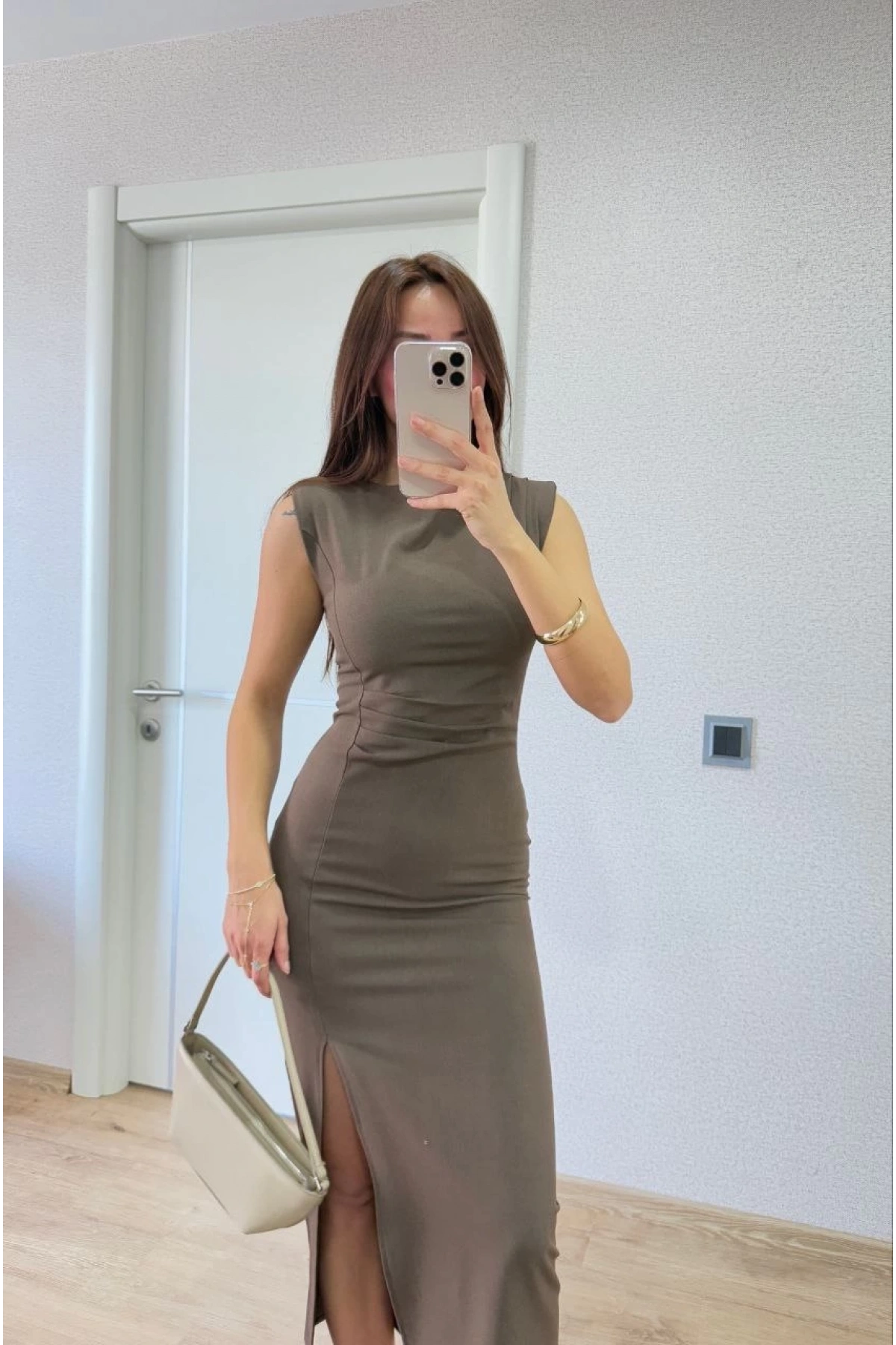 Yırtmaç Detaylı Sırtlı Kapalı Yandan Derin Yırtmaç Detaylı Kolsuz Elbise - Antrasit