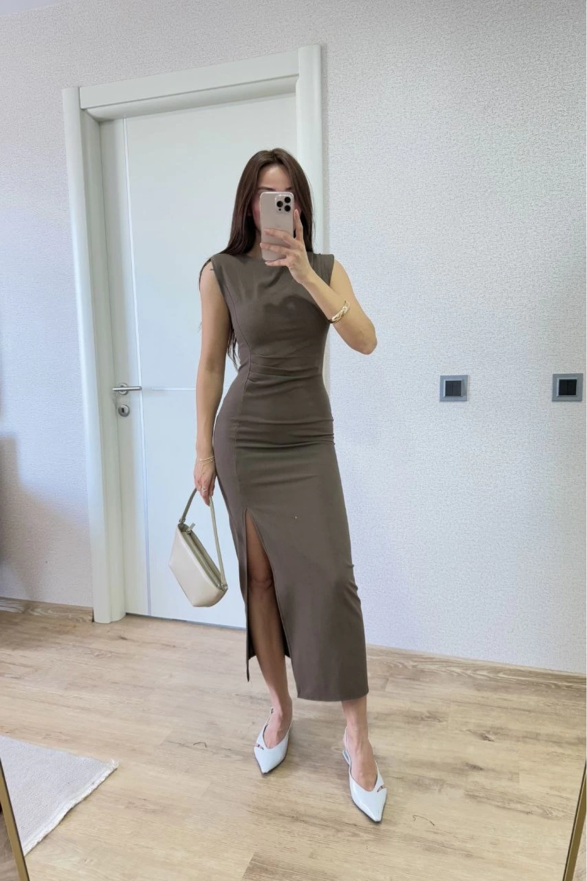 Yırtmaç Detaylı Sırtlı Kapalı Yandan Derin Yırtmaç Detaylı Kolsuz Elbise - Antrasit