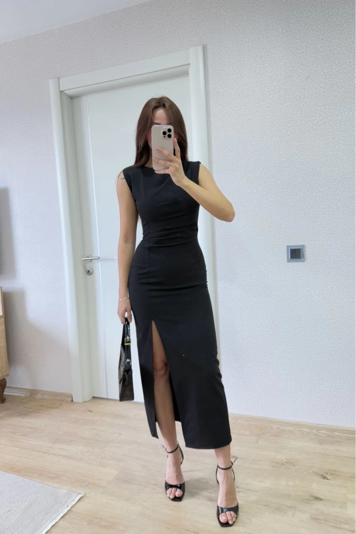 Yırtmaç Detaylı kolsuz Elbise - Siyah