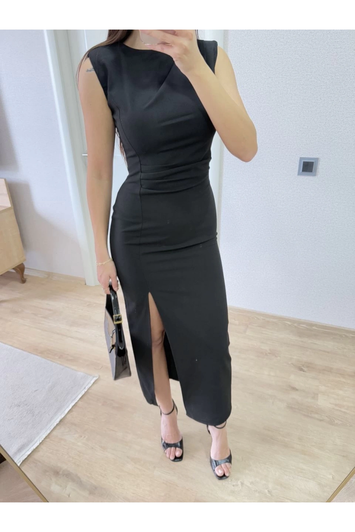 Yırtmaç Detaylı kolsuz Elbise - Siyah