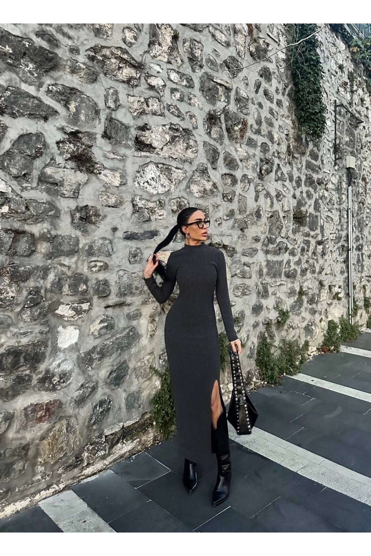 Yırtmaçlı kalın bürümcük uzun elbise siyah