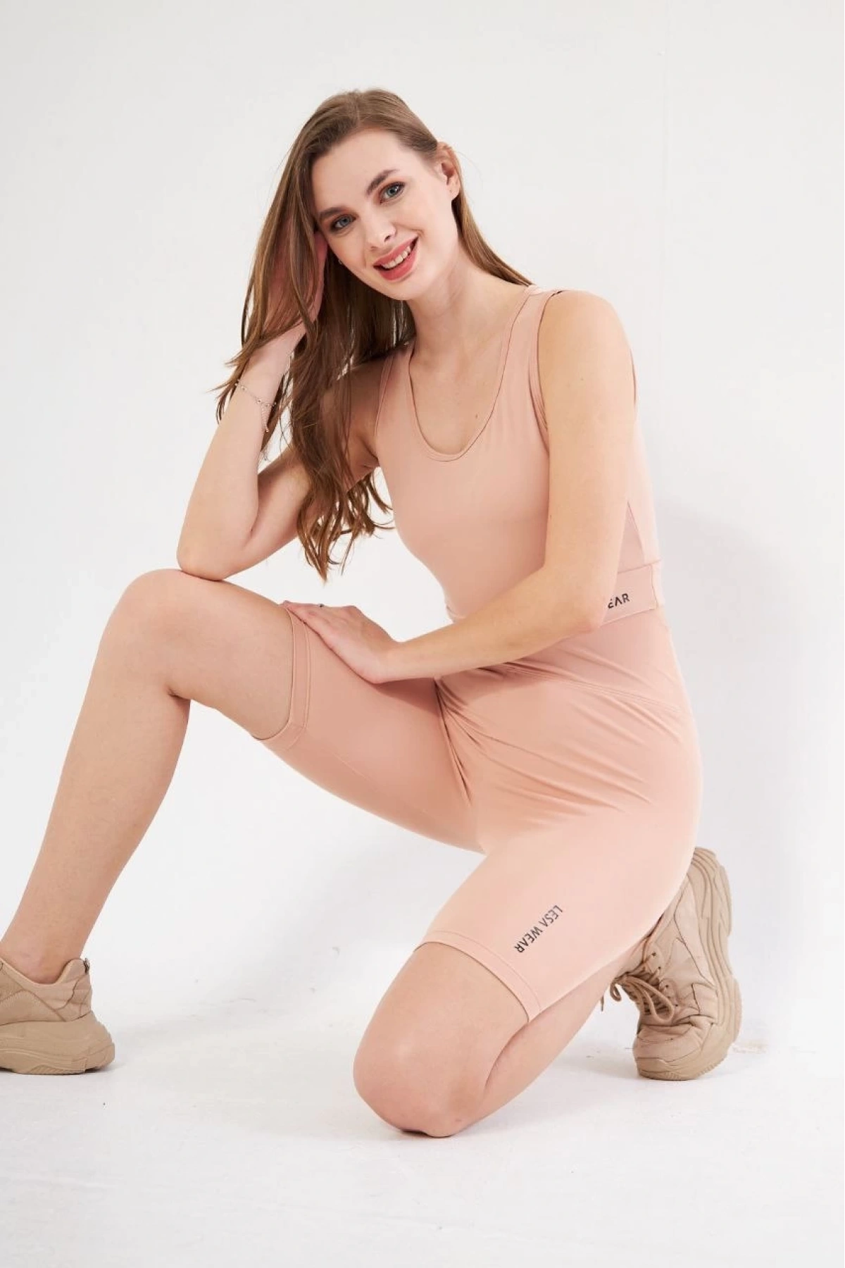 Rahat ve Şık: Yüksek Bel Dalgıç Crop’lu Biker Şort Takımı - Bej