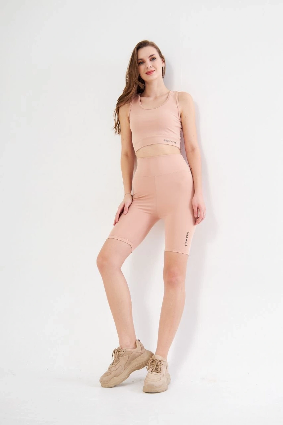 Rahat ve Şık: Yüksek Bel Dalgıç Crop’lu Biker Şort Takımı - Bej