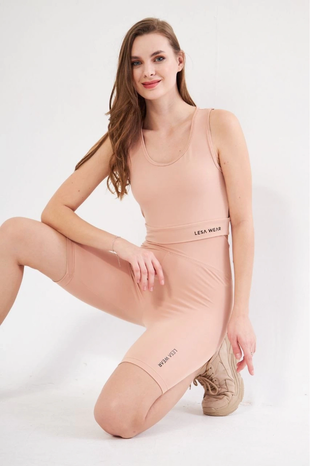 Rahat ve Şık: Yüksek Bel Dalgıç Crop’lu Biker Şort Takımı - Bej