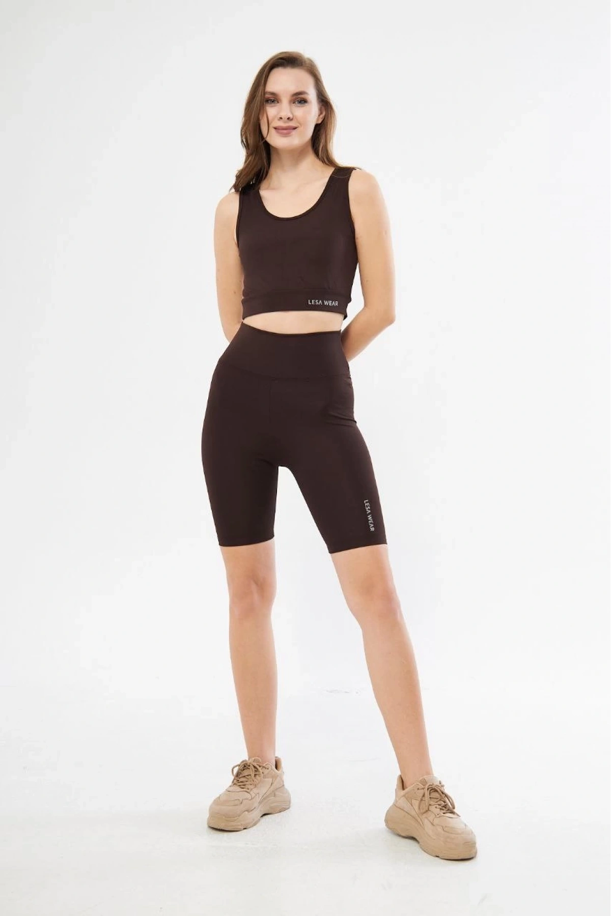 Rahat ve Şık: Yüksek Bel Dalgıç Crop’lu Biker Şort Takımı - Kahve