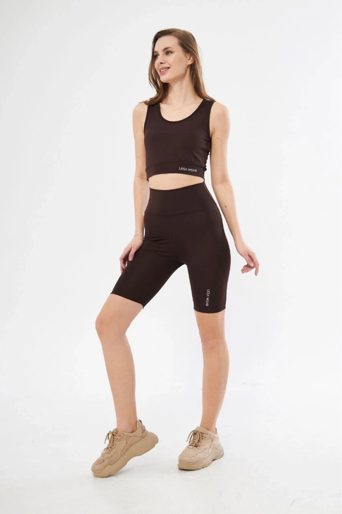 Rahat ve Şık: Yüksek Bel Dalgıç Crop’lu Biker Şort Takımı - Kahve
