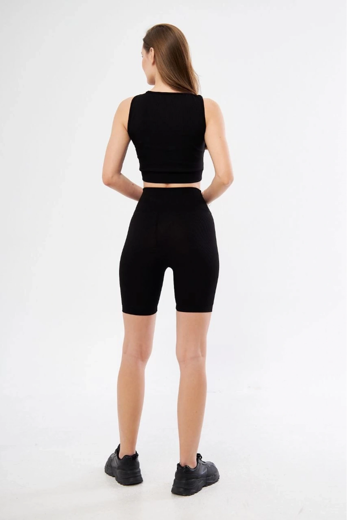 Rahat ve Şık: Yüksek Bel Dalgıç Crop’lu Biker Şort Takımı - Siyah
