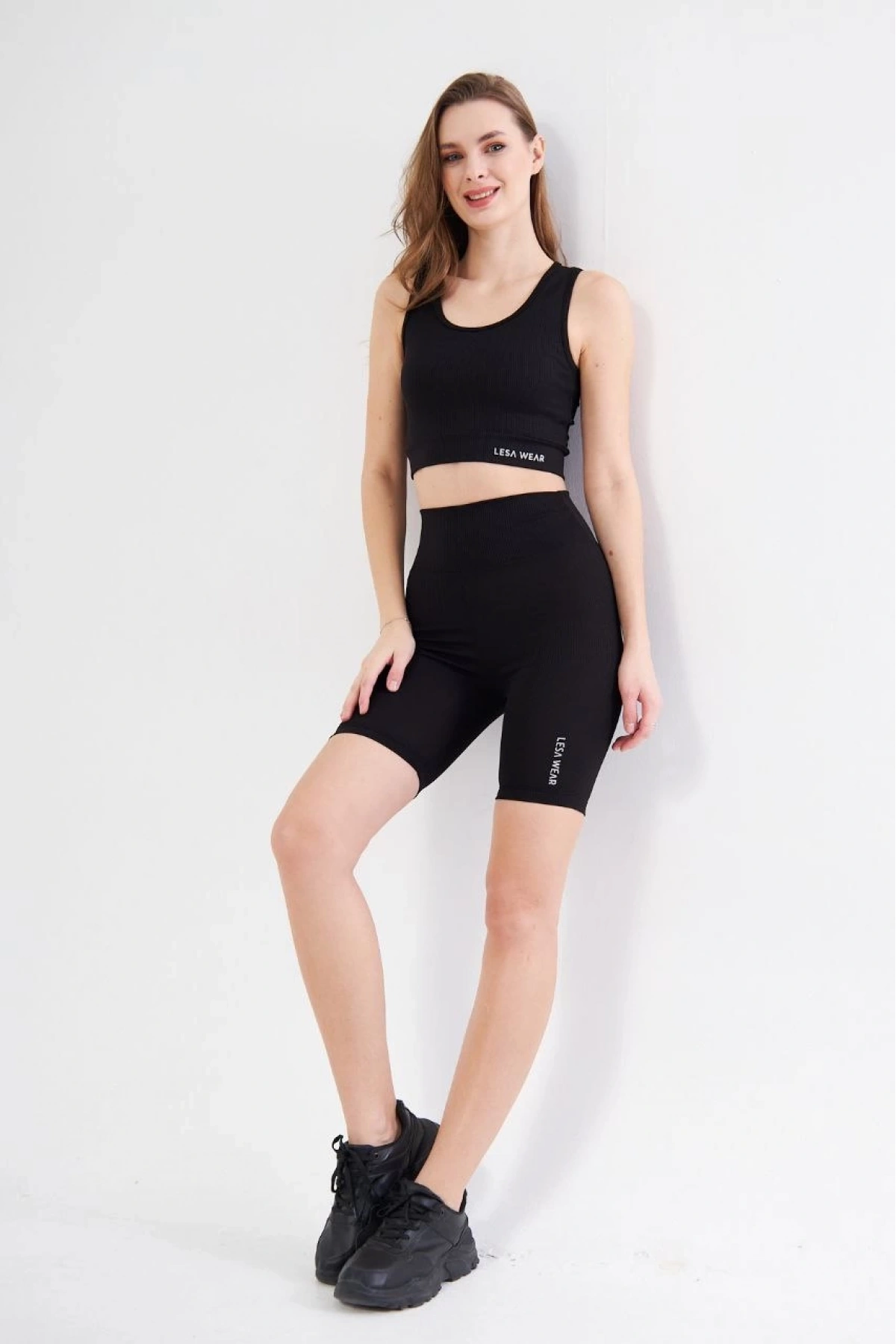 Rahat ve Şık: Yüksek Bel Dalgıç Crop’lu Biker Şort Takımı - Siyah