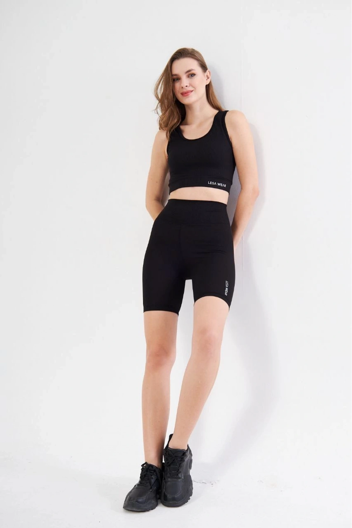 Rahat ve Şık: Yüksek Bel Dalgıç Crop’lu Biker Şort Takımı - Siyah