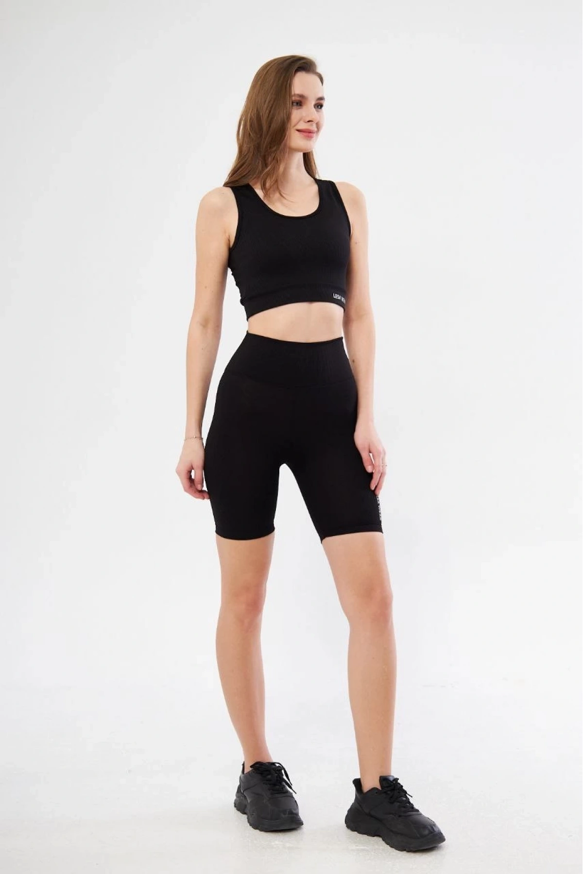Rahat ve Şık: Yüksek Bel Dalgıç Crop’lu Biker Şort Takımı - Siyah