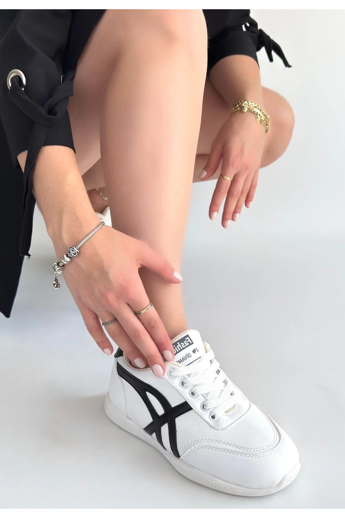 Zlay Beyaz Cilt Siyah Detaylı Bağcıklı Spor Ayakkabı