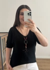 V Yaka Kolyeli Triko Siyah İthal Bluz