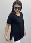 İki Yandan Yırtmaçlı V Yaka Siyah Basic Tişört