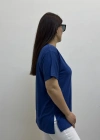 İki Yandan Yırtmaçlı V Yaka İndigo Mavi Basic Tişört