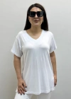 İki Yandan Yırtmaçlı V Yaka Beyaz Basic Tişört