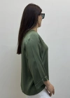 V Yaka Düğme Detaylı Haki Yeşil Saten İthal Bluz