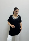 Taş Baskılı V Yaka Yakası Taşlı Siyah Kısa Kol Bluz