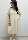 Dirsek Kol Yuvarlak Yaka Cepli Bej Rengi Müslin Elbise