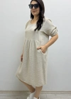 Dirsek Kol Yuvarlak Yaka Cepli Bej Rengi Müslin Elbise