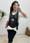 Deri Yelekli Kolye Aksesuarlı Bluz