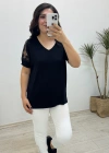 Kolda Tül Ve Nakış Detaylı Siyah Bluz