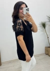 Kolda Tül Ve Nakış Detaylı Siyah Bluz