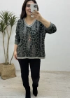 Leopar Sim Baskılı Yeşil  V Yaka Bluz