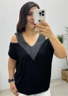 Ön ve Arka V Yaka Sim Detaylı Siyah Bluz