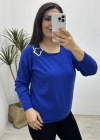 Yaka Aksesuarlı Mavi Triko Bluz