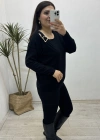 Yaka Aksesuarlı Siyah Triko Bluz