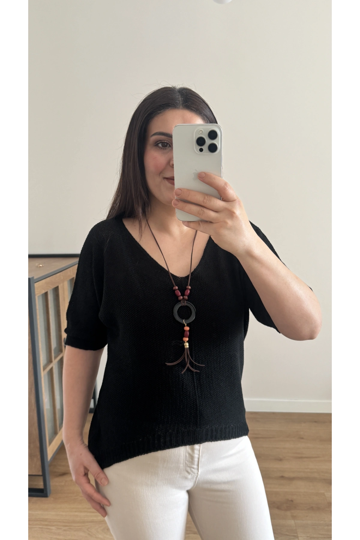 V Yaka Kolyeli Triko Siyah İthal Bluz