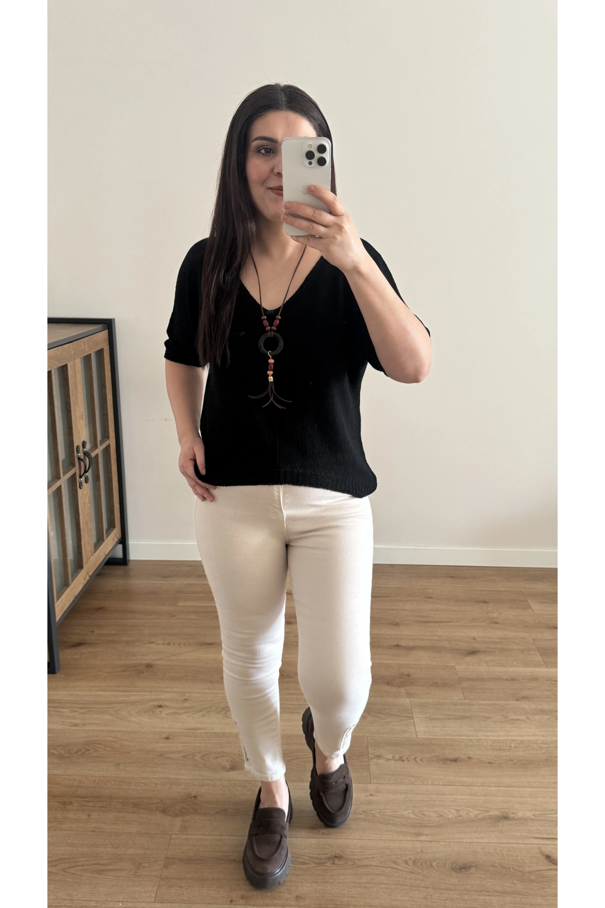 V Yaka Kolyeli Triko Siyah İthal Bluz