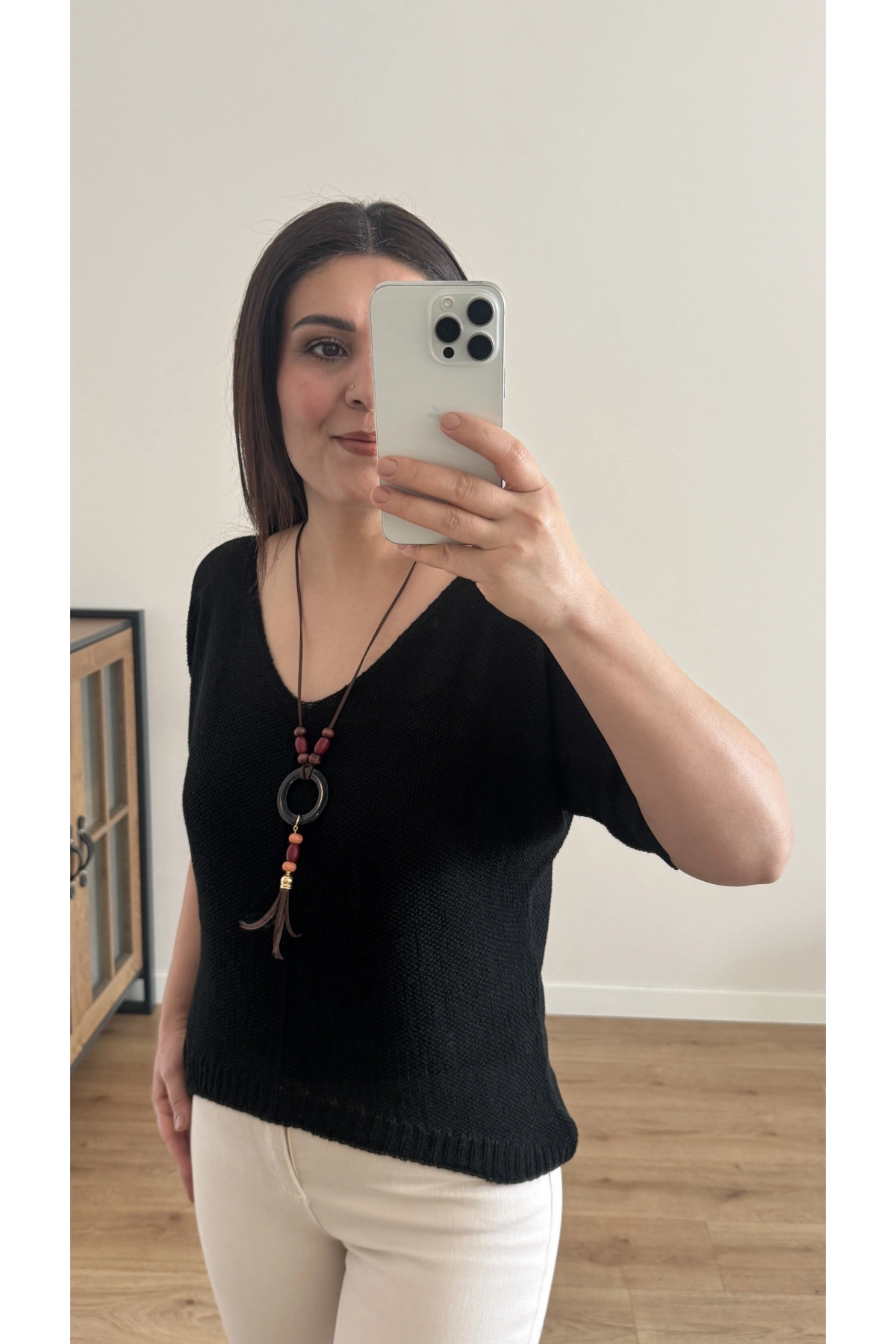 V Yaka Kolyeli Triko Siyah İthal Bluz