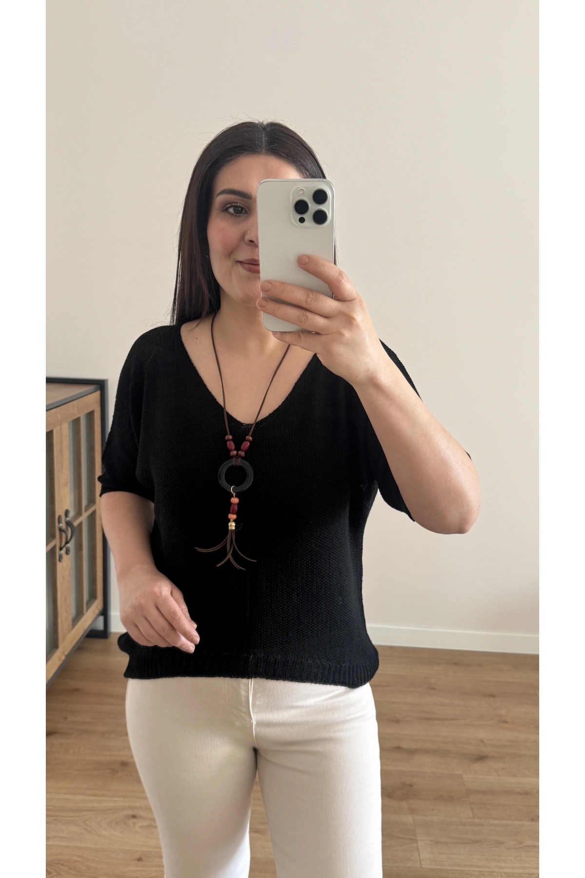 V Yaka Kolyeli Triko Siyah İthal Bluz