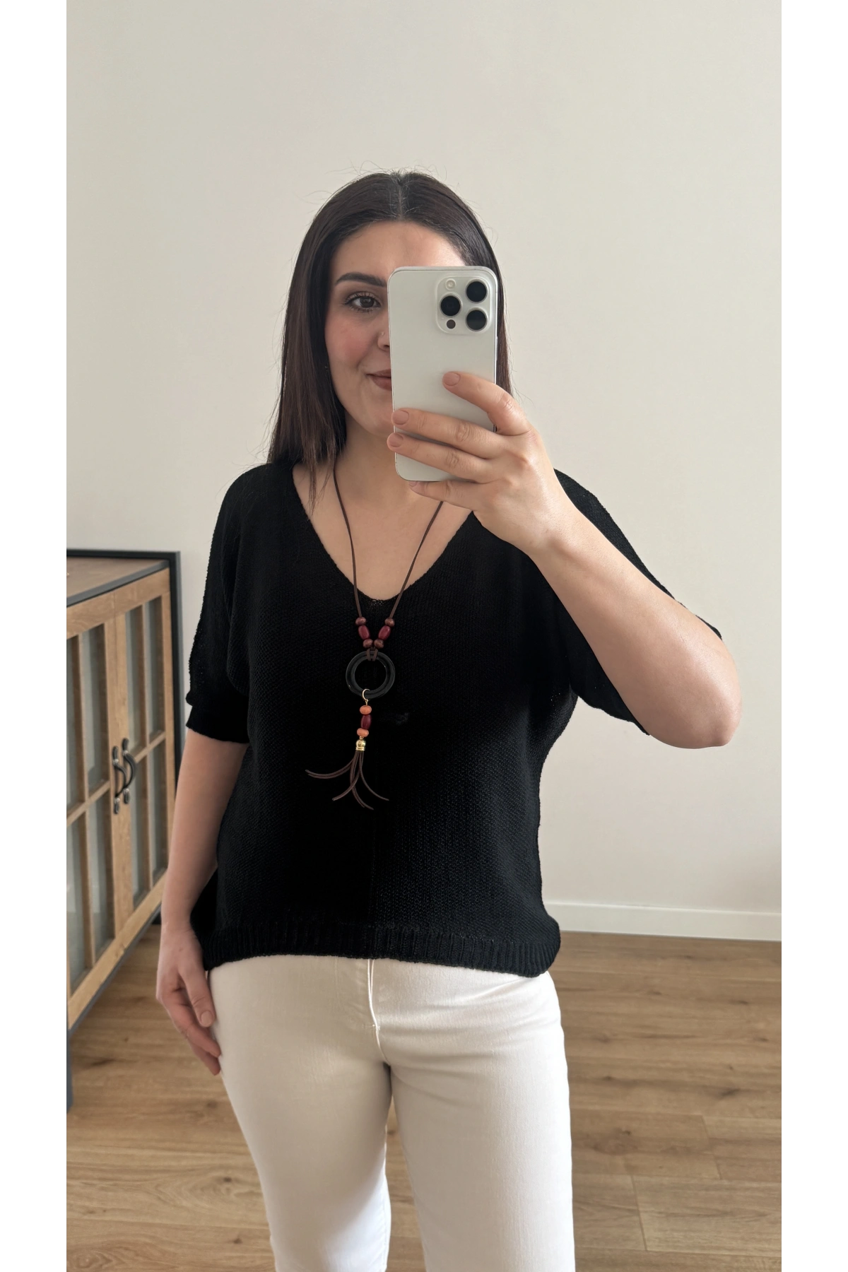 V Yaka Kolyeli Triko Siyah İthal Bluz