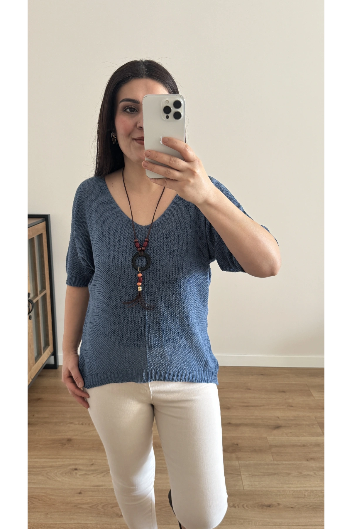 V Yaka İndigo Mavi Kolyeli İthal Bluz