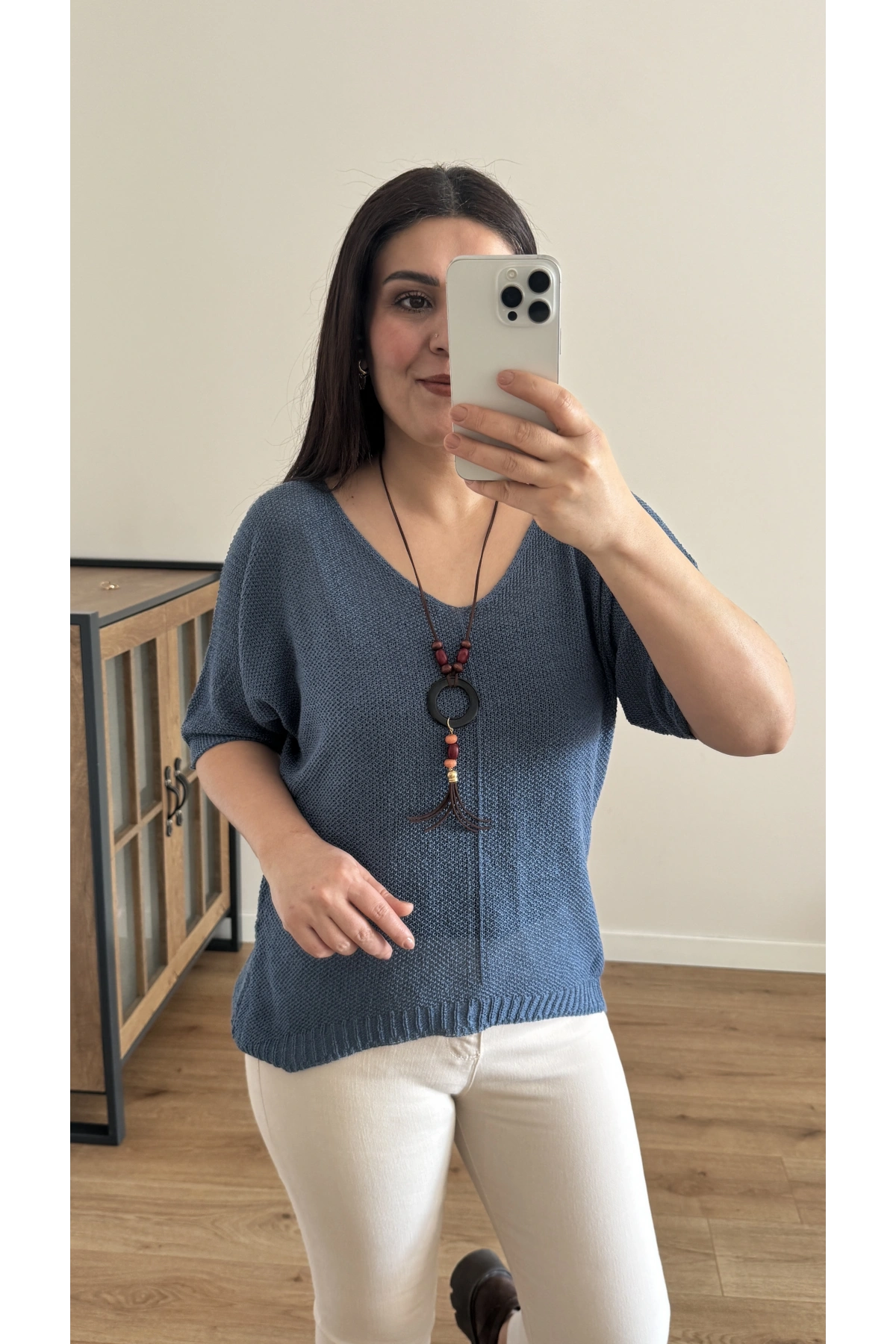 V Yaka İndigo Mavi Kolyeli İthal Bluz