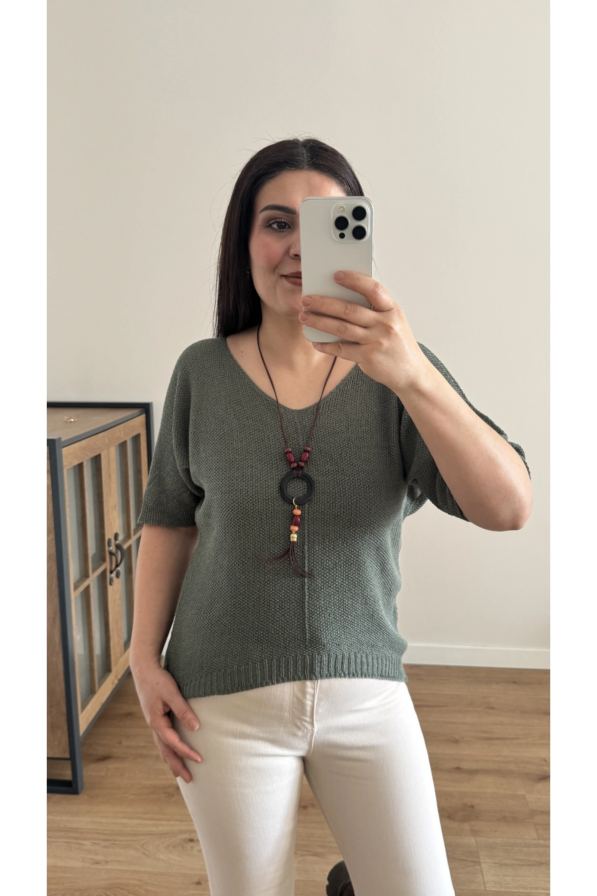 V Yaka Haki Yeşil Kolyeli İthal Bluz