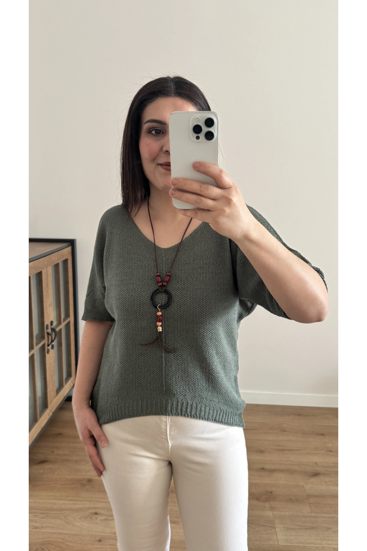 V Yaka Haki Yeşil Kolyeli İthal Bluz