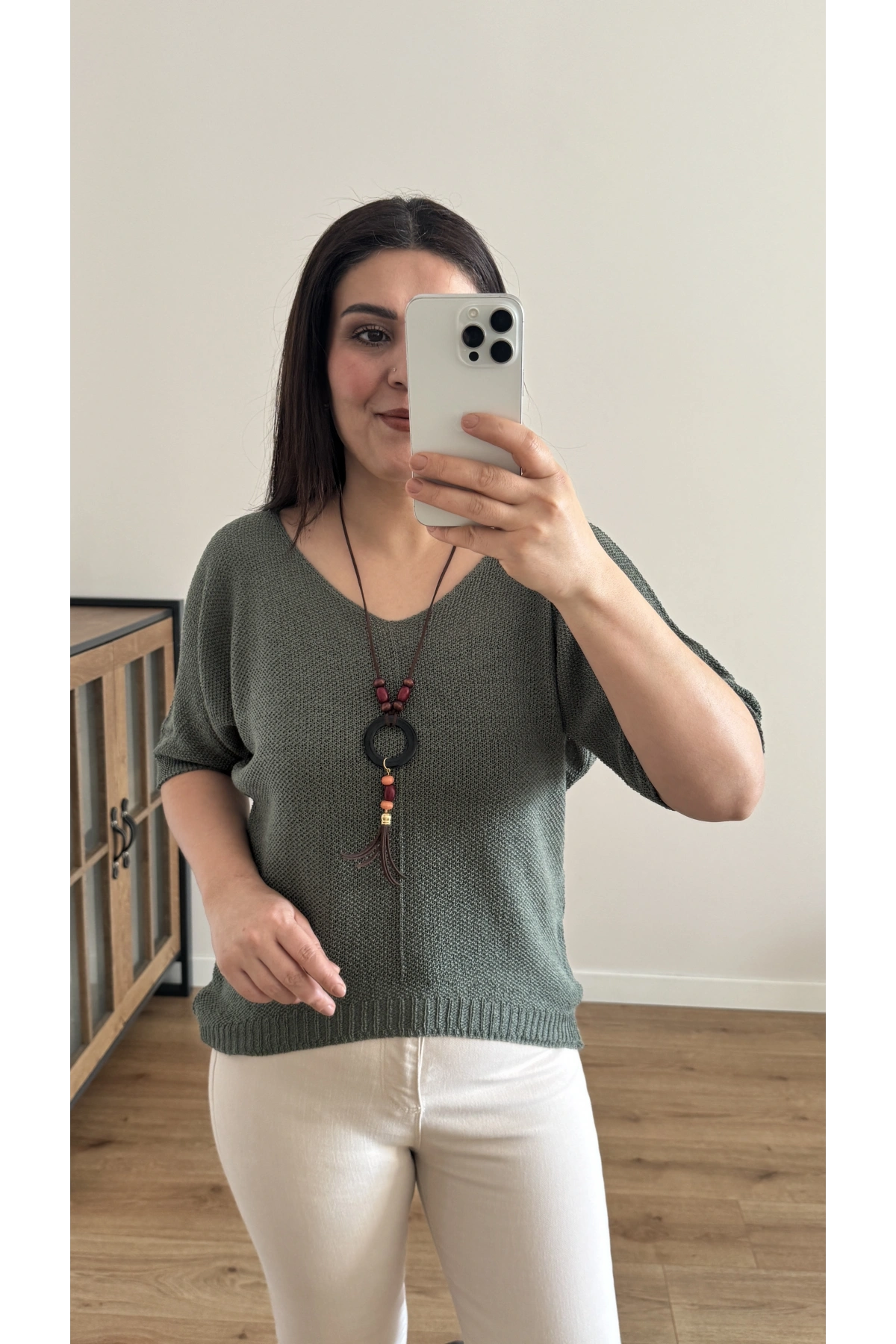 V Yaka Haki Yeşil Kolyeli İthal Bluz